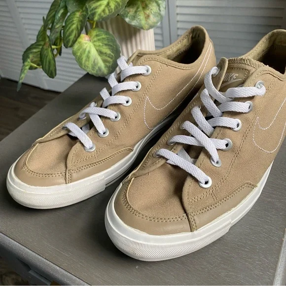 2010 Y2K Nike Skate Style Tan Beige Canvas Sneaker